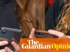 Me equivoqué sobre el peligro de los teléfonos inteligentes en las escuelas. Es mucho peor de lo que pensaba | Lola Okolosie