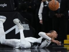 Victor Wembanyama de los Spurs en protocolo de conmoción cerebral después de una caída