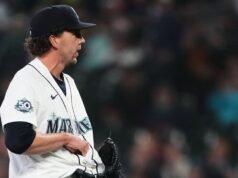 Una línea de 107.8 mph se aloja en la camiseta de Logan Gilbert de los Marineros