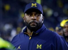 Ex empleada dice que Michigan no la protegió lo suficiente de Moore