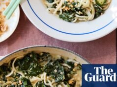 Receta fácil y rápida de Rukmini Iyer para huevos con chile verde, cilantro y coco | Alimento