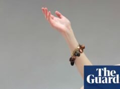 Sali Hughes sobre la belleza: prepara tu piel para el verano con los mejores exfoliantes nuevos | Belleza