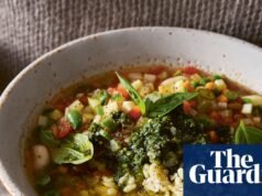 Recetas de sopa mediterránea de Lucy Tweed: minestrone, avgolemono y sopa griega de frijoles blancos | comida y bebida australiana