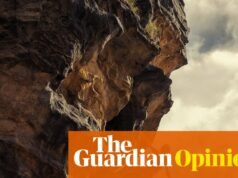 Al diablo con las rodillas chirriantes: Charlize Theron nos muestra lo que es posible a los 50 años | Emma Brokes