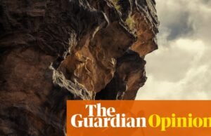 Al diablo con las rodillas chirriantes: Charlize Theron nos muestra lo que es posible a los 50 años | Emma Brokes