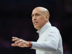 Según los informes, se espera que los Kings retengan al HC Doug Christie a pesar del récord de 22-59 esta temporada