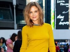 Los favorecedores jeans sueltos de Katie Holmes cuestan $ 65 en Old Navy