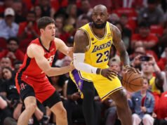 LeBron James realiza el tiro que empata el juego mientras los Rockets colapsan antes de que los Lakers ganen el Juego 3 en tiempo extra