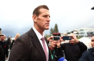 Defender a los combatientes aliados de Estados Unidos contra las leyes políticas.