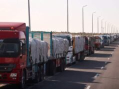 Dos oficiales de las FDI y un civil enfrentan acusaciones por presunto plan para contrabandear camiones de ayuda a Gaza