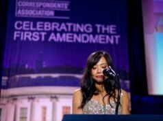 El presidente de la WHCA, Weijia Jiang, emite una declaración después del tiroteo en la cena