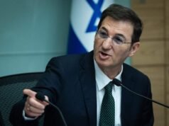 El diputado Boaz Bismuth atacado por una multitud ultraortodoxa en Bnei Brak y afirma su adhesión al proyecto de ley