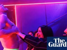 ‘Endless Pleasure’: El drama del club de striptease que te deja cachondo, vulnerable… y llamando a tus padres | Teatro