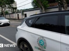 Gran avería de un robotaxi detiene el tráfico en una ciudad china