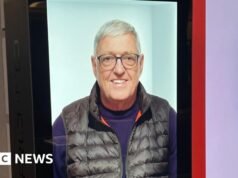 Traje a mi marido para su funeral como un holograma.