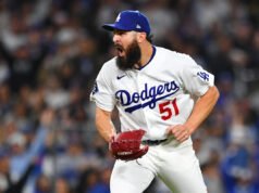 El relevista de los Dodgers Alex Vesia disfruta de una emotiva salvada en la Noche de Apreciación de la Atención Médica, meses después de la muerte de su hija.