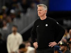 Según se informa, Steve Kerr tuvo una reunión productiva con los ejecutivos de los Warriors sobre el futuro, y no se espera una decisión hasta la próxima semana.
