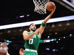 Jayson Tatum logra triple-doble menos de un mes después de regresar de una rotura en el tendón de Aquiles