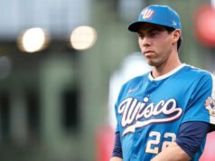 Se espera que Christian Yelich de los Cerveceros se pierda al menos un mes por distensión en la ingle