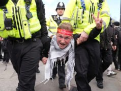 La policía de Londres arresta a más de 200 personas durante una protesta en apoyo al grupo prohibido Acción Palestina