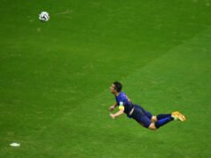 A 61 días del Mundial: el gol que convirtió a Robin van Persie en el “holandés errante”