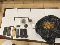 Dos personas arrestadas en posesión de armas, municiones y drogas ilegales de las FDI