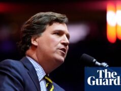 Tucker Carlson lanzará una editorial con libros de Russell Brand y Milo Yiannopoulos | Libros