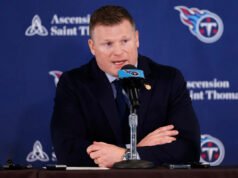 El presidente de operaciones de fútbol de los Titans, Chad Brinker, renuncia