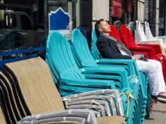 La silla de plástico icónica y reconocible al instante, conocida en todo el mundo.