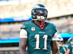 Se informó que AJ Brown no esperaría asistir a los entrenamientos voluntarios de temporada baja de los Eagles debido a especulaciones comerciales.