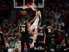 Victor Wembanyama regresa de una conmoción cerebral y ayuda a los Spurs a pasar del puesto 19, superando a los Trail Blazers, a una ventaja de 3-1