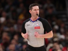 El árbitro de la NBA Ben Taylor abandona el partido entre Warriors y Clippers con aparente lesión