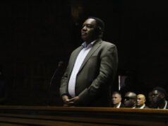 Jefe de policía sudafricano suspendido por acusaciones de corrupción