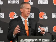 Browns HC Todd Monken se pierde la primera foto grupal de entrenador de la NFL… porque le estaban cortando el pelo