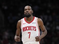 Playoffs NBA 2026: Kevin Durant, descartado para el primer partido de los Lakers ante los Rockets por contusión en la rodilla