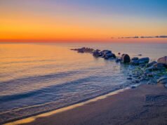 Algunas de las playas más hermosas de Canadá bordean esta enorme y deslumbrante joya de lago en Manitoba