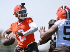 Shedeur Sanders realizó repeticiones del primer equipo en la primera práctica de los Browns de Todd Monken, pero no fue el único