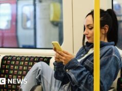 Cada vez menos adultos británicos publican en las redes sociales, dice Ofcom