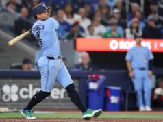 El bateador designado de los Azulejos, George Springer, se marcha temprano con un dedo roto