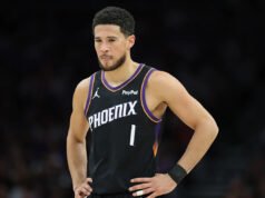 Devin Booker llama por su nombre al ejecutivo de la NBA James Williams después de la derrota de los Suns en el Juego 2: “Terrible esta noche”