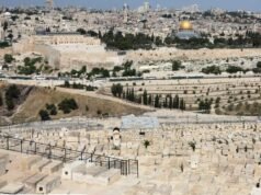 El Tribunal Superior ordena al Estado que explique la falta de establecimiento de un cementerio civil para los residentes de Jerusalén