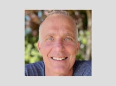 El guionista de “Escorpión Rojo” y “Power Rangers” cumplió 64 años