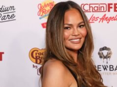 Los jeans Barrel de Chrissy Teigen son extrañamente favorecedores: desde $ 38