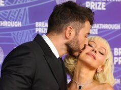 Christina Aguilera y Matthew Rutler se besan en la alfombra roja
