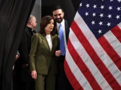 La postura de Hochul sobre los aumentos de impuestos es solo una ganancia política