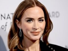 Emily Blunt usó este aceite para el cabello de $ 13 para obtener rizos suaves y sin frizz