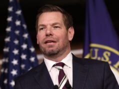 Eric Swalwell niega las acusaciones de agresión sexual de un ex empleado