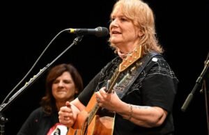 Emily Saliers de Indigo Girls revela condiciones que afectan su voz