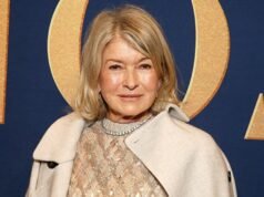 El estilo del suéter a rayas de Martha Stewart grita ‘Esposa de yate’
