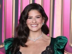 Remi Bader bromea sobre sus pantalones de Coachella reventados